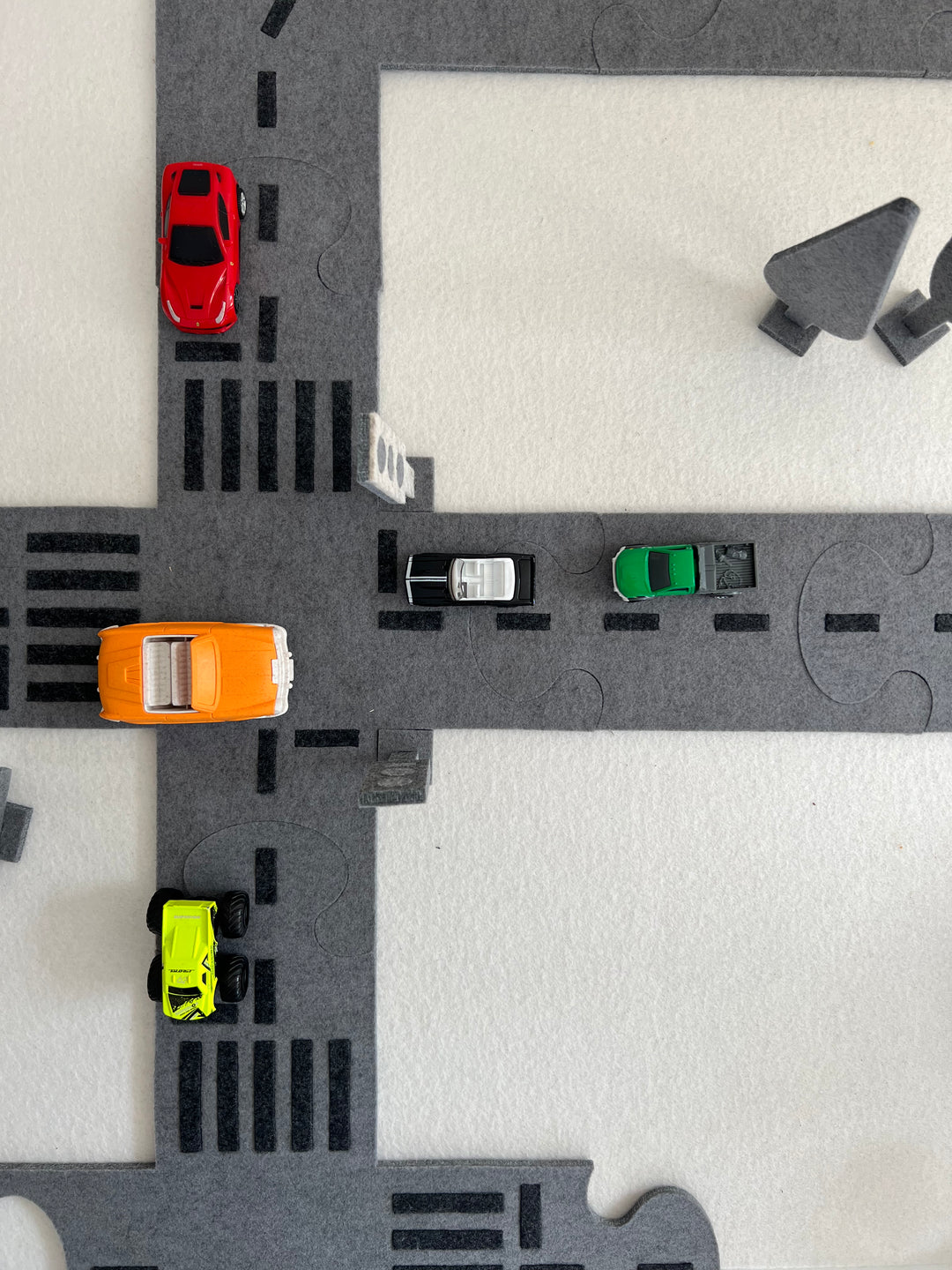 Constructor car track with city accessories