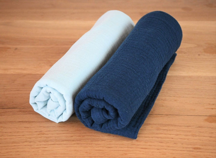 Set of 2 single layer muslin blankets (light blue + navy)