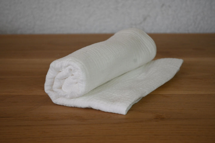 Set of 2 single layer muslin blankets (white + grey)