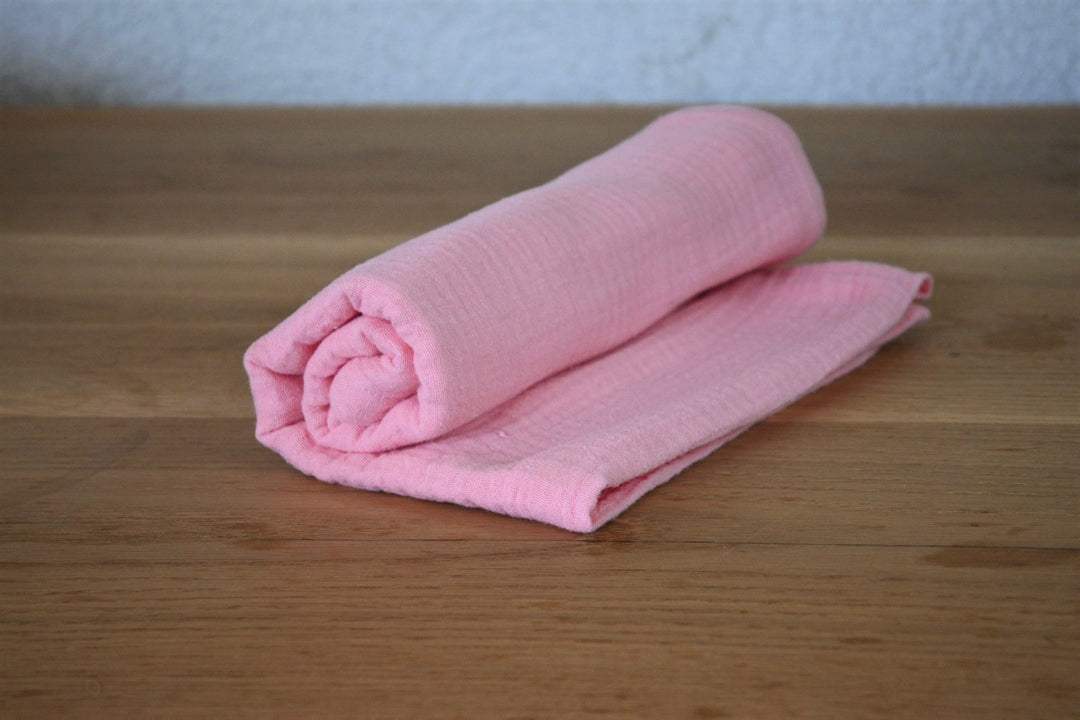 Set of 2 single layer muslin blankets (pink + white)